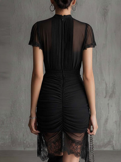 Vestido Mini Negro de Chifón con Cintura Plisada